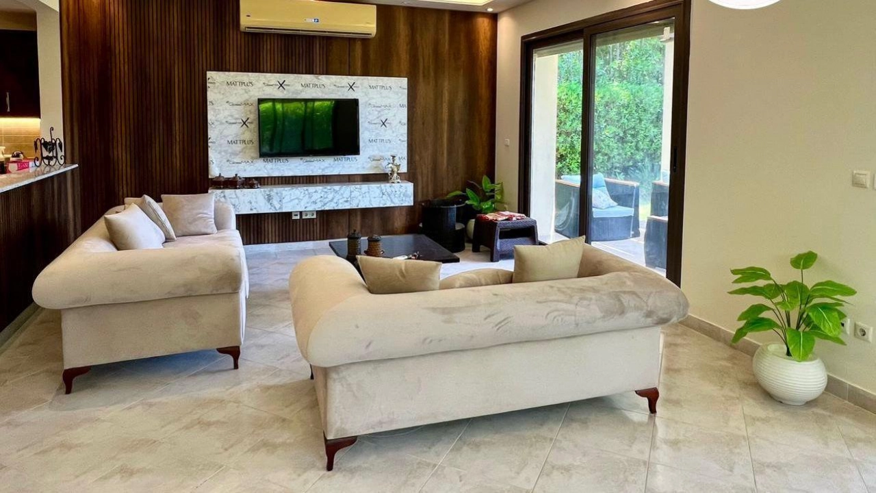 شاليه للايجار ارضي بجاردن في مراسي فيرونا 4 غرف