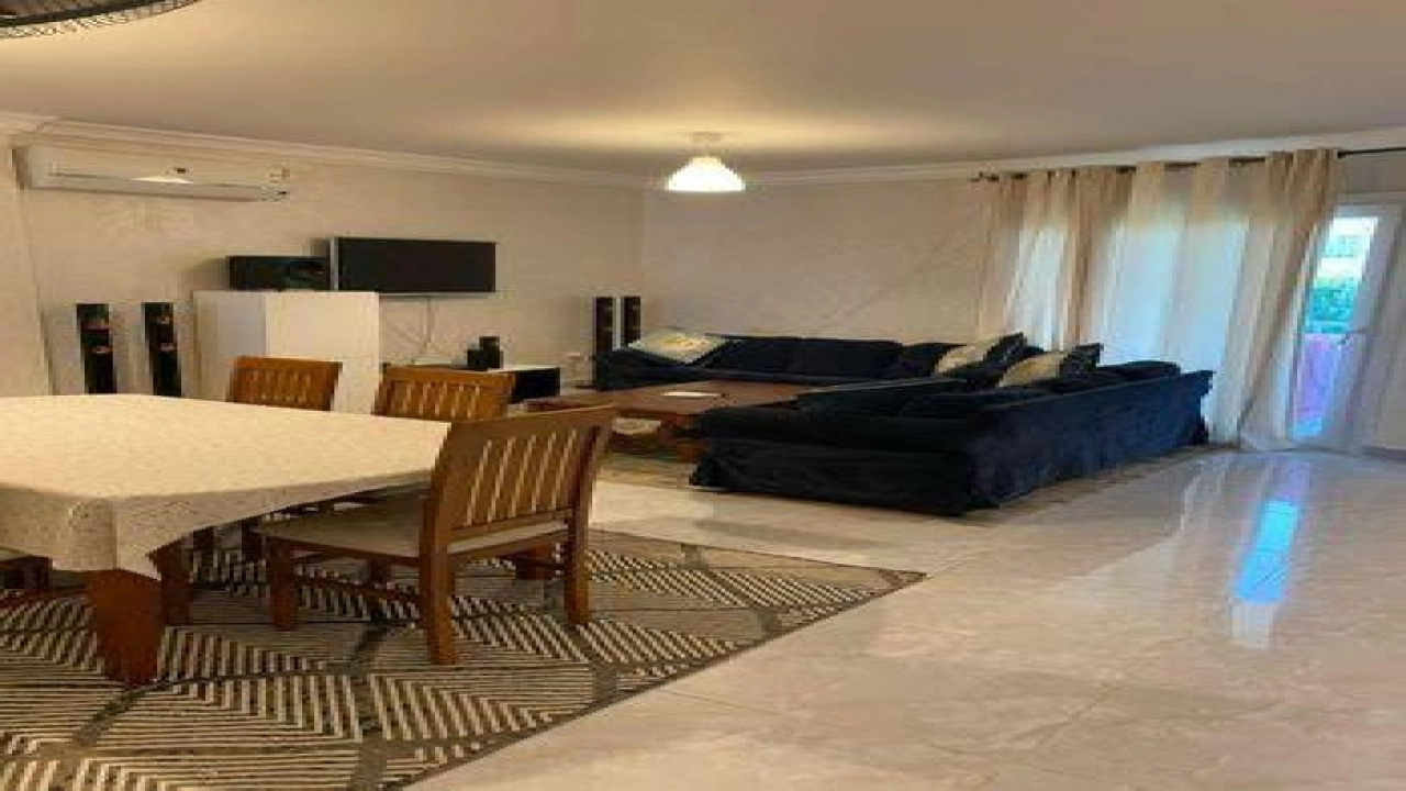 فيلا للإيجار في قرية مارسيليا بيتش 4