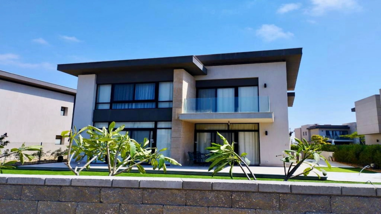 swan lake فيلا للايجار فى ( راس الحكمه )