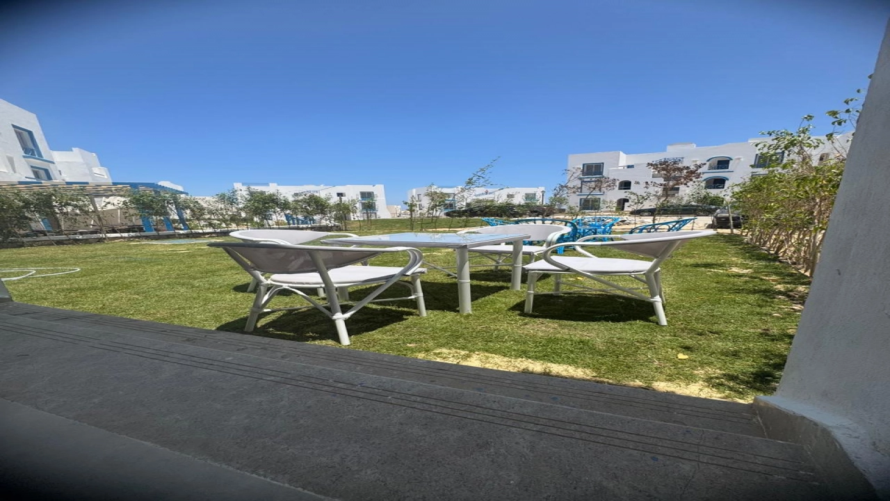 شاليه للايجار ارضي بجاردن في ماونتن فيو غرفتين