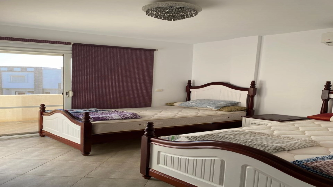 توين هاوس للايجار في امواج 5غرف