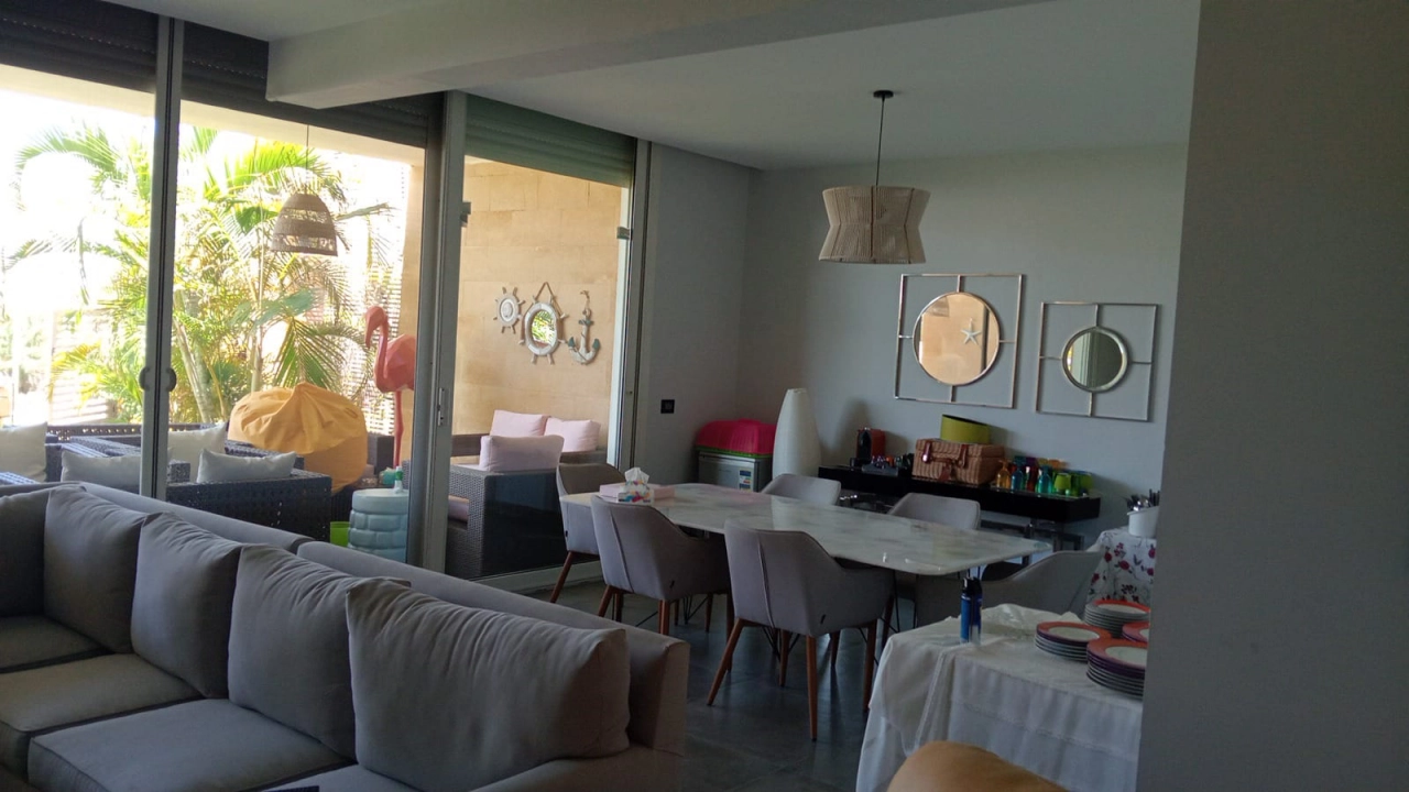 شاليه للايجار بالدور الارضي في سيشيل 4غرف