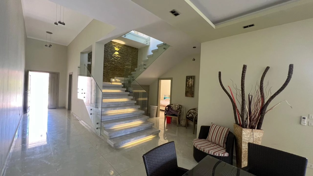 فيلا للايجار في سيشل 5غرف