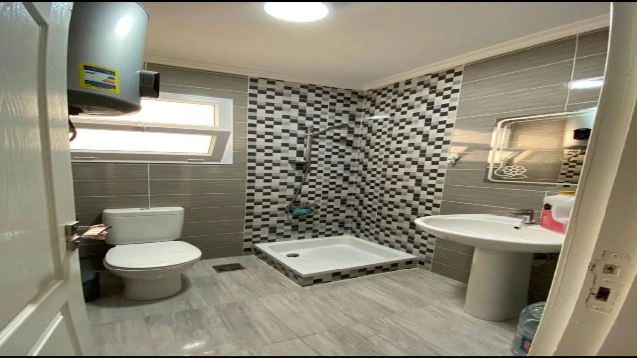 شاليه للايجار في مارسيليا بيتش 4 3غرف