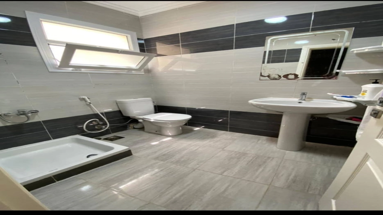 شاليه للايجار في مارسيليا بيتش 4 3غرف