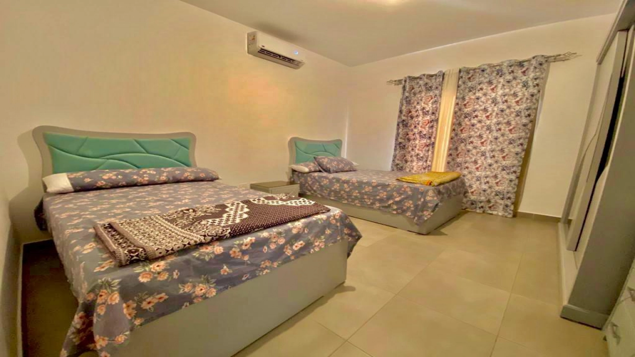 شاليه للإيجار في قريه امواج سيدي عبد الرحمن 2 غرفة