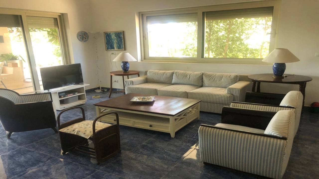 سنيور شالية للايجار في هاسينددا باي ارضي 3غرف