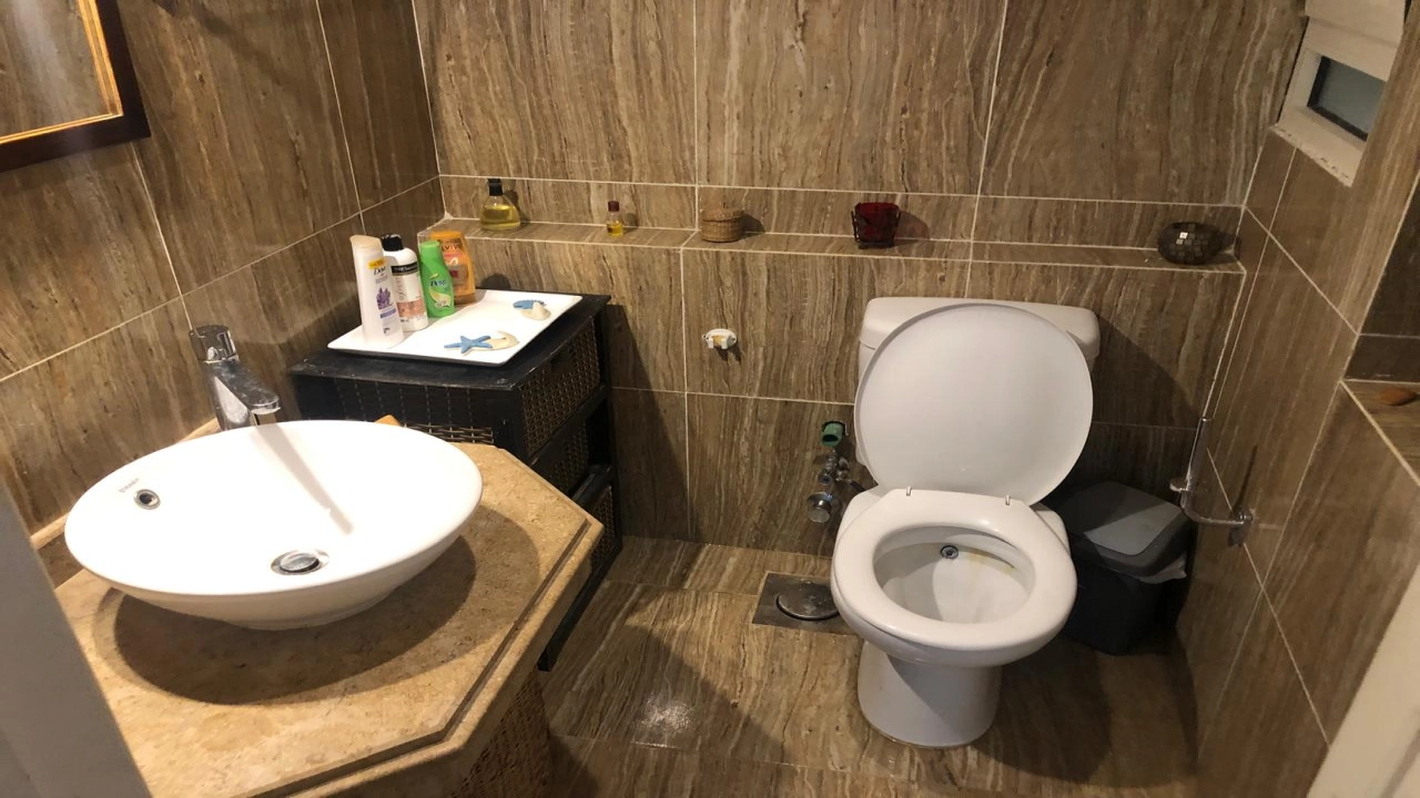 سنيور شالية للايجار في هاسينددا باي ارضي 3غرف