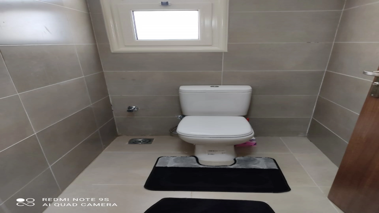 دوبلكس للايجار في قرية امواج ارضي 3 غرف