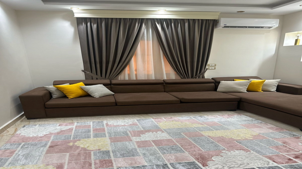 شقه للبيع في التجمع الخامس منطقه الاندلس 3 غرف