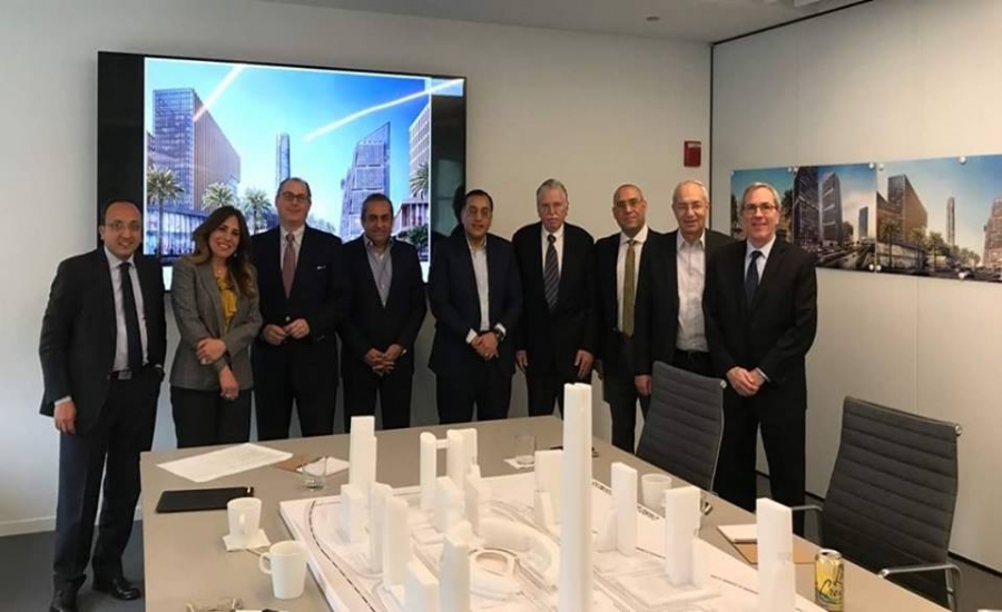 وزير الإسكان يستعرض التصميمات والبرنامج الزمنى لتنفيذ منطقة الأعمال المركزية بالعاصمة الإدارية