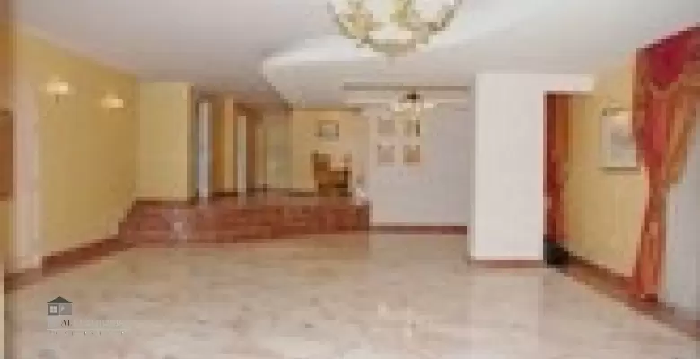 Unfurnished Apartment for rent 320.00 M2 in Cairo, Maadi