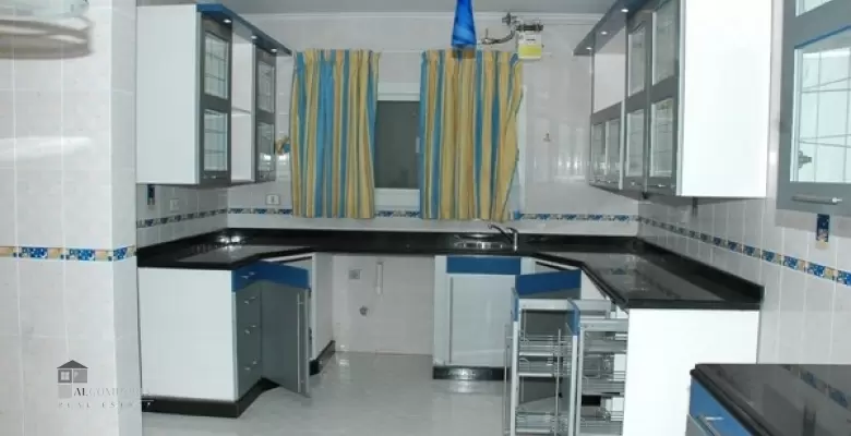 Unfurnished Apartment for rent 320.00 M2 in Cairo, Maadi