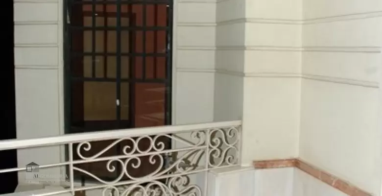 Unfurnished Apartment for rent 320.00 M2 in Cairo, Maadi