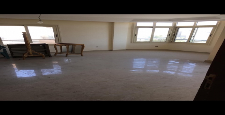 شقتين للبيع في كمبوند جاردينيا الشمس علي الشارع الرئيسي