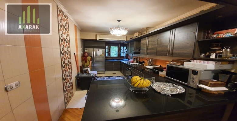 شقه + حديقه حي الاشجار اكتوبر  المساحه : 172م حديقه : 300 م