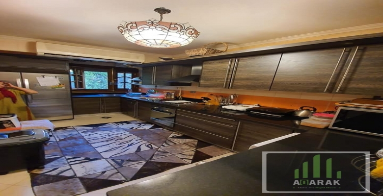 شقه + حديقه حي الاشجار اكتوبر  المساحه : 172م حديقه : 300 م