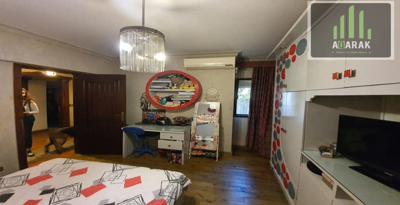 شقه + حديقه حي الاشجار اكتوبر  المساحه : 172م حديقه : 300 م