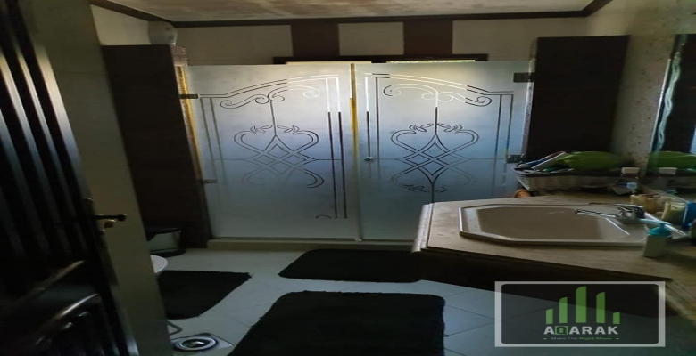 شقه + حديقه حي الاشجار اكتوبر  المساحه : 172م حديقه : 300 م