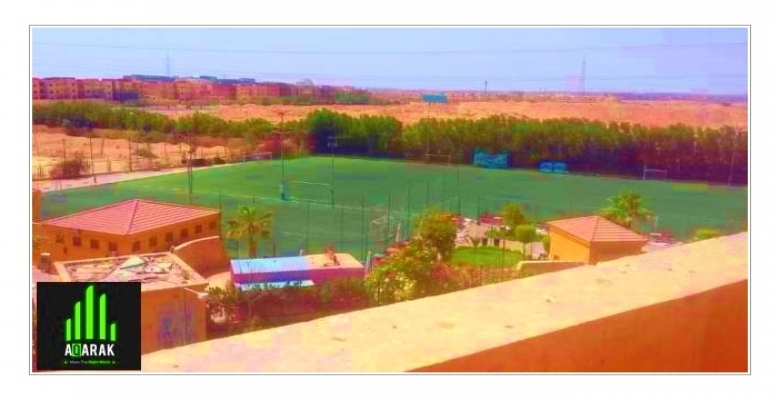 للبيع ١١٧ متر موقع مميز في كمبوند حي الاشجار أمام دريم لاند . نصف تشطيب