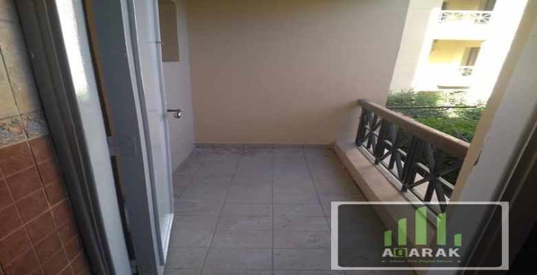 شقه 135 م بكمبوند حي الاشجار تشطيب الشركه بالدور الاول للبيع تتكون من ٣ غرف نوم و ٢ حمام ورسبشن ٢ قطعه ومطبخ وبلكونه كبيرة في مكان رائع داخل الكومباوند يتميز بالامان والهدوء بكومباوند حي الاشجار امام دريم بارك ودريم لاند علي طريق الواحات مباشر وقريب من مو