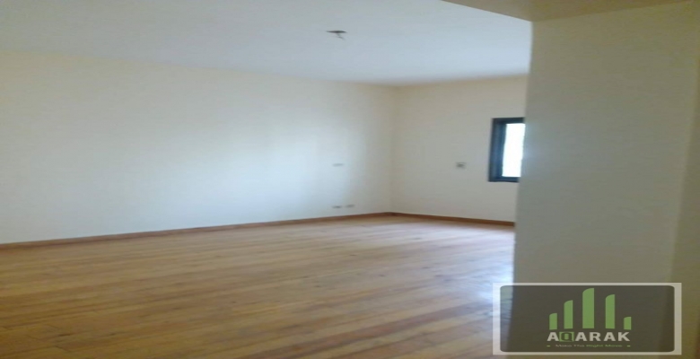 شقه 135 م بكمبوند حي الاشجار تشطيب الشركه بالدور الاول للبيع تتكون من ٣ غرف نوم و ٢ حمام ورسبشن ٢ قطعه ومطبخ وبلكونه كبيرة في مكان رائع داخل الكومباوند يتميز بالامان والهدوء بكومباوند حي الاشجار امام دريم بارك ودريم لاند علي طريق الواحات مباشر وقريب من مو