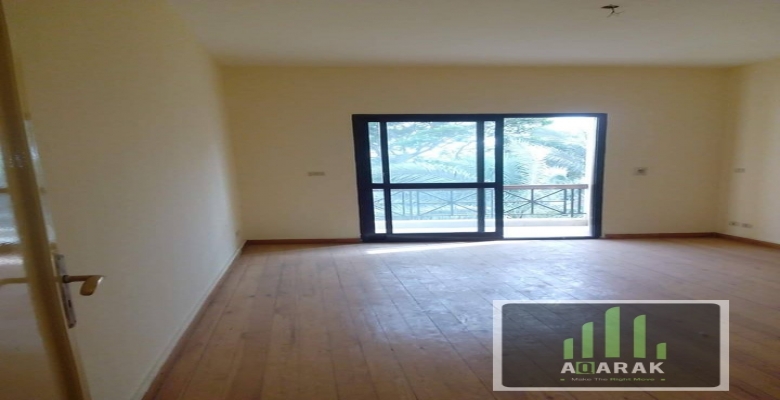 شقه 135 م بكمبوند حي الاشجار تشطيب الشركه بالدور الاول للبيع تتكون من ٣ غرف نوم و ٢ حمام ورسبشن ٢ قطعه ومطبخ وبلكونه كبيرة في مكان رائع داخل الكومباوند يتميز بالامان والهدوء بكومباوند حي الاشجار امام دريم بارك ودريم لاند علي طريق الواحات مباشر وقريب من مو