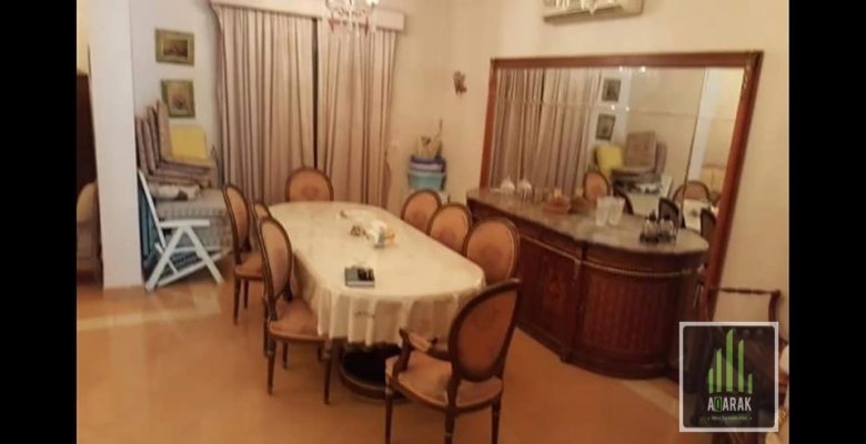 بحي الاشجار للبيع بينت هاوس ٢٠٢م٢ + روف ٧٥ م نصف تشطيب على المحارة بلدور الخامس والعمارة يوجد بها أسانسير وجراج أسفل العمارة به مكان ملك الوحدة مخصص لها بالإضافة الى أماكن باركينج حول المبنى الوحدة تتكون من مستويين المستوى الأول به ريسيبشن كبير يكفى ٣ قطع