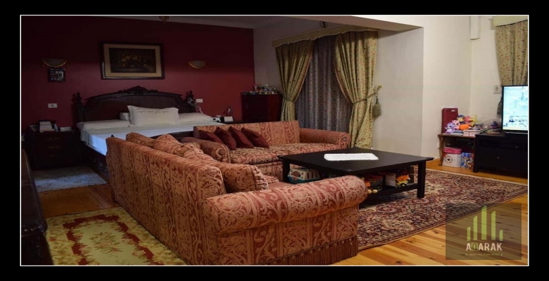 للبيع شقة مساحة ٢٣٤ متر حي الاشجار ، ٣ دقائق من مول مصر ، رسيبشن كبير ٤ قطع ، ٣ نوم ( منهم ١ سويت مع ليفنج ( او دريسنج ) و حمام ، ١ بحمام و تراس و الثالثة غرفة بمخزن كبير ) ، حجرة خادمة ، مخزن كبير ، مطبخ كبير بمنشر كبير مطل علي الباركنج، حمام ضيوف ، بالد