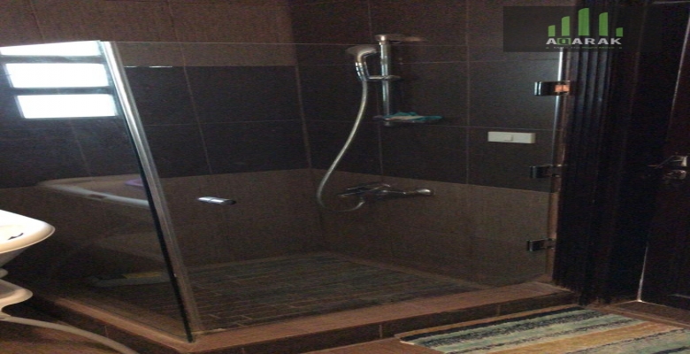 دوبلكس حي الاشجار ٢٧٠م حديقة ١٠٠م  افضل تشطيب سوبر سوبر لوكس.  كماليات: ٣ حمام (ضيوف، ماستر، علوي مشترك). ٣ غرف (معيشة، ماستر، عادي) غرفتين النوم مطلين على الحديقة. ٢ بلكونة في الماستر (١ نشر، ١ عالحديقة) يوجد Dressing Room بالماستر. ٢ جاكوزي بالحمامات ال