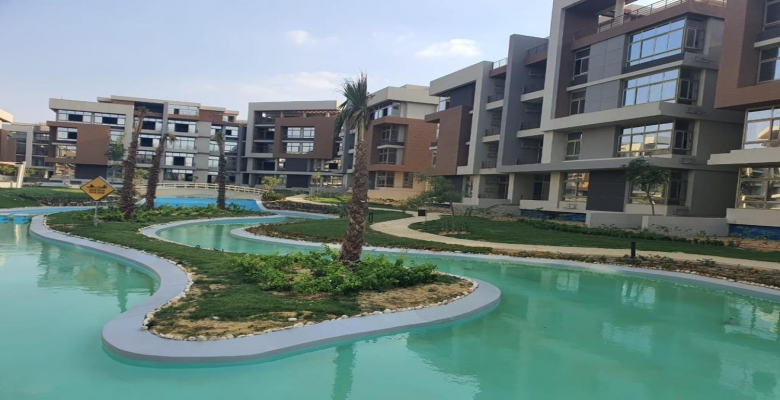 بمدينة الشروق استلم شقتك فورا فى كمبوند متكامل