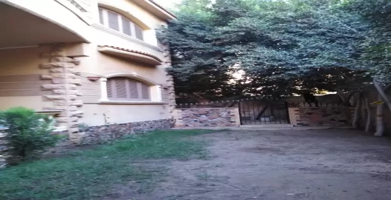 فيلا بالتجمع الخامس - جنوب الاكاديمية