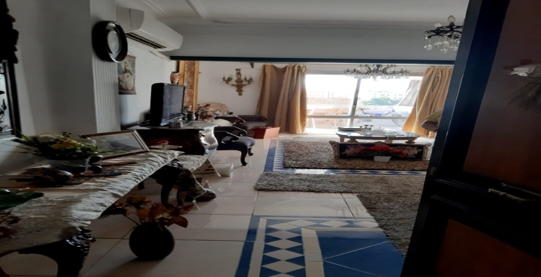 شقة للبيع -  في الزمالك - شارع رئيسي