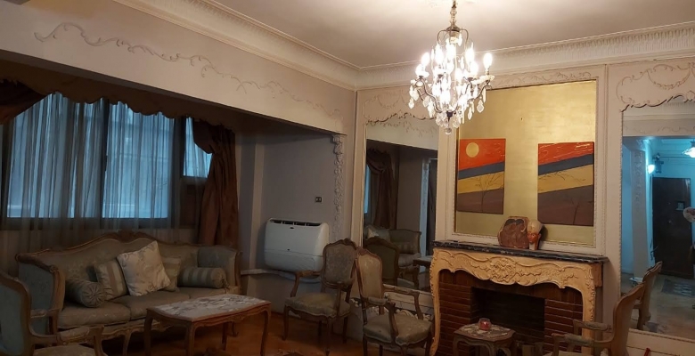 شقة للبيع بموقع مميز بالزمالك و للايجار 1300$ / An apartment is for sale in Zamalek in a prime location and for rent for 1300 USD