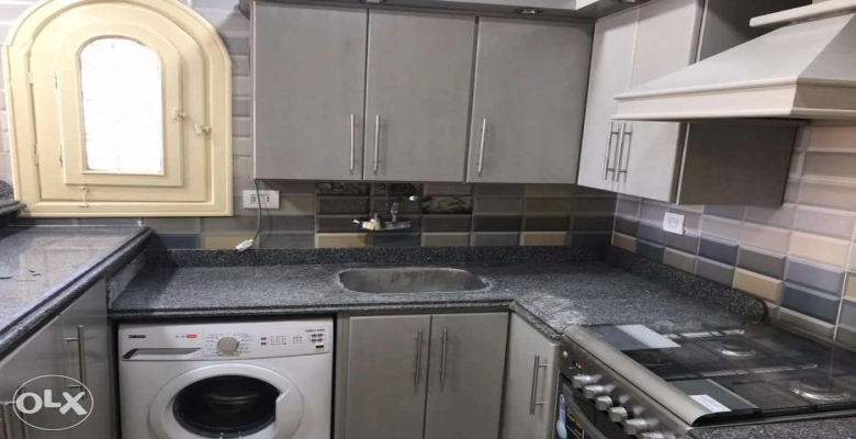 استديو للايجار اول صف بحيرة رملية