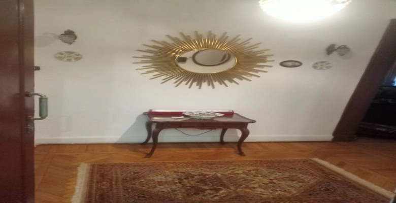 شقة للايجار في  موقع متميز الزمالك مكونة من 2 غرفة نوم  و2 حمام وسفرة ومطبخ  وقريبة من كل الخدمات