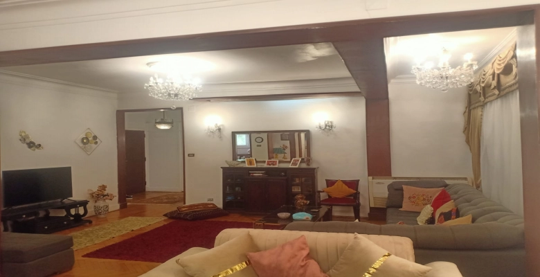 شقة للايجار في  موقع متميز الزمالك مكونة من 2 غرفة نوم  و2 حمام وسفرة ومطبخ  وقريبة من كل الخدمات