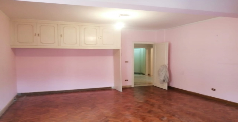 شقة للبيع فى المهندسين شارع عبد المنعم رياض 245 متر