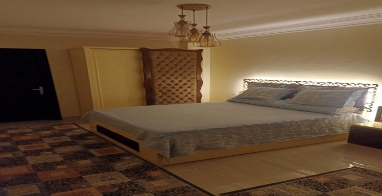 شقة للايجار فى الزمالك شارع محمود عزمي 400م | algomhoria