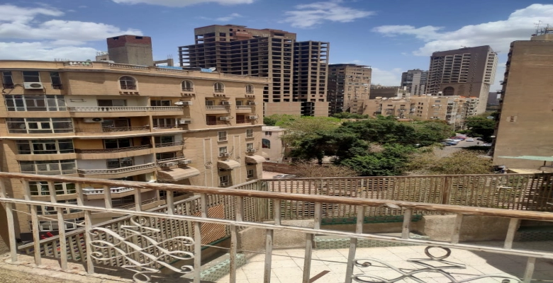 شقة دوبلكس للبيع بشارع المساحة - الدقي / A duplex apartment is for sale in Al-Mesaha Street - Dokki