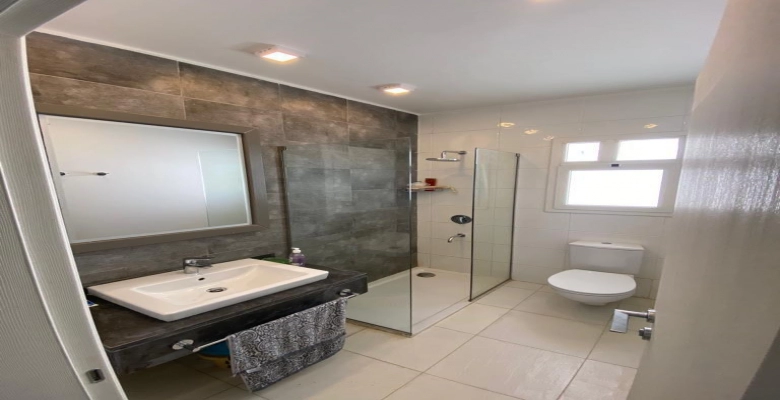 شاليه للايجار ف فوكا باي - موقع مميز | الجمهورية للعقارات