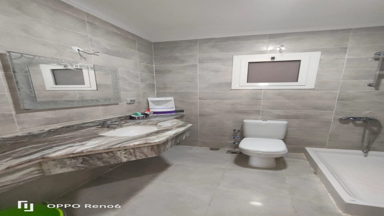 شالية للإيجار في الدون تاون العالمين الجديدة خلف ابراج العالمين