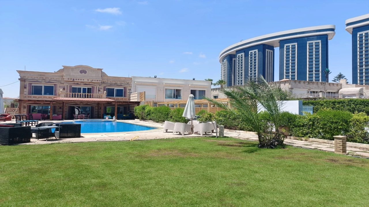 فيلا للإيجار في مارينا الساحل الشمالي 6 غرف نوم