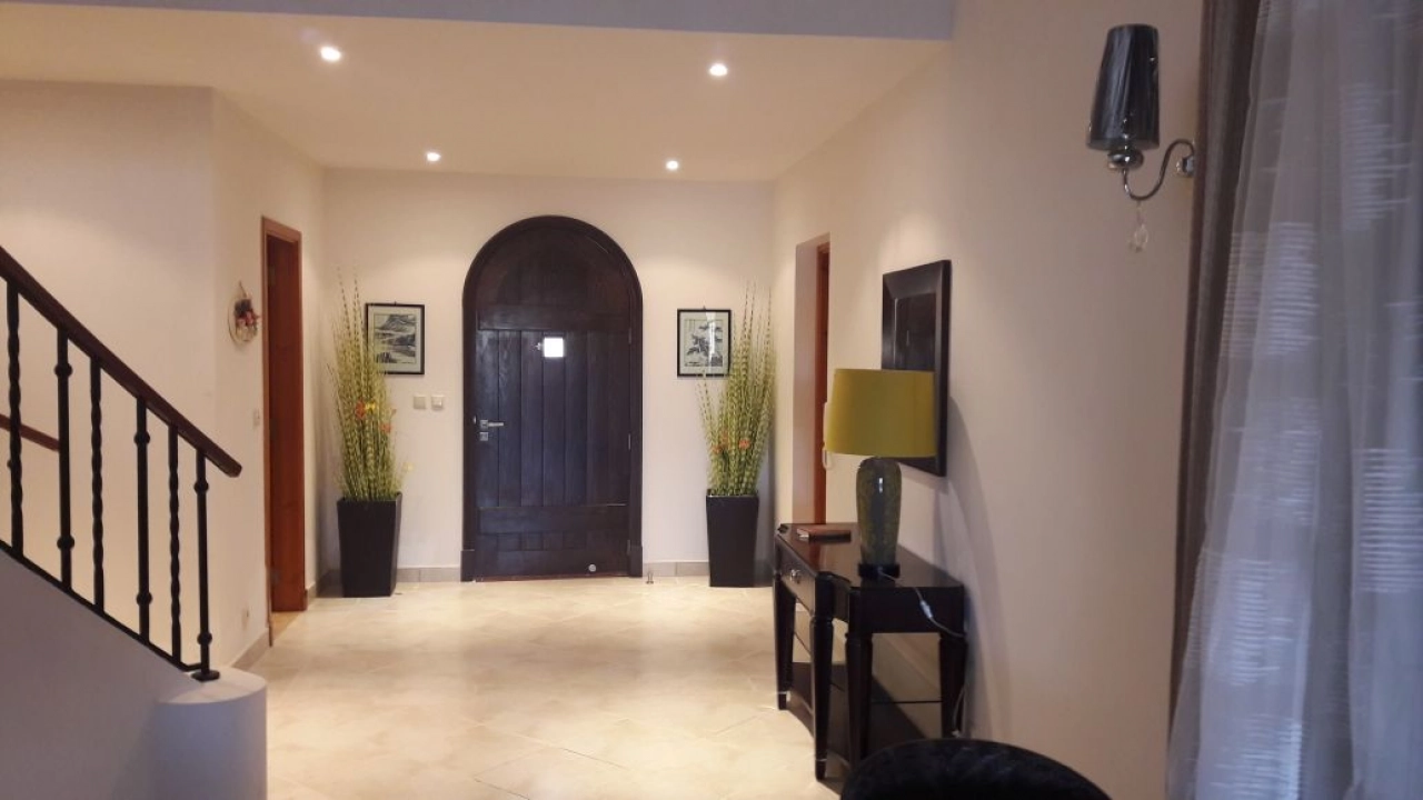 فيلا للايجار - في الساحل الشمالي - بمراسي ( فيرونا ) 5 غرف