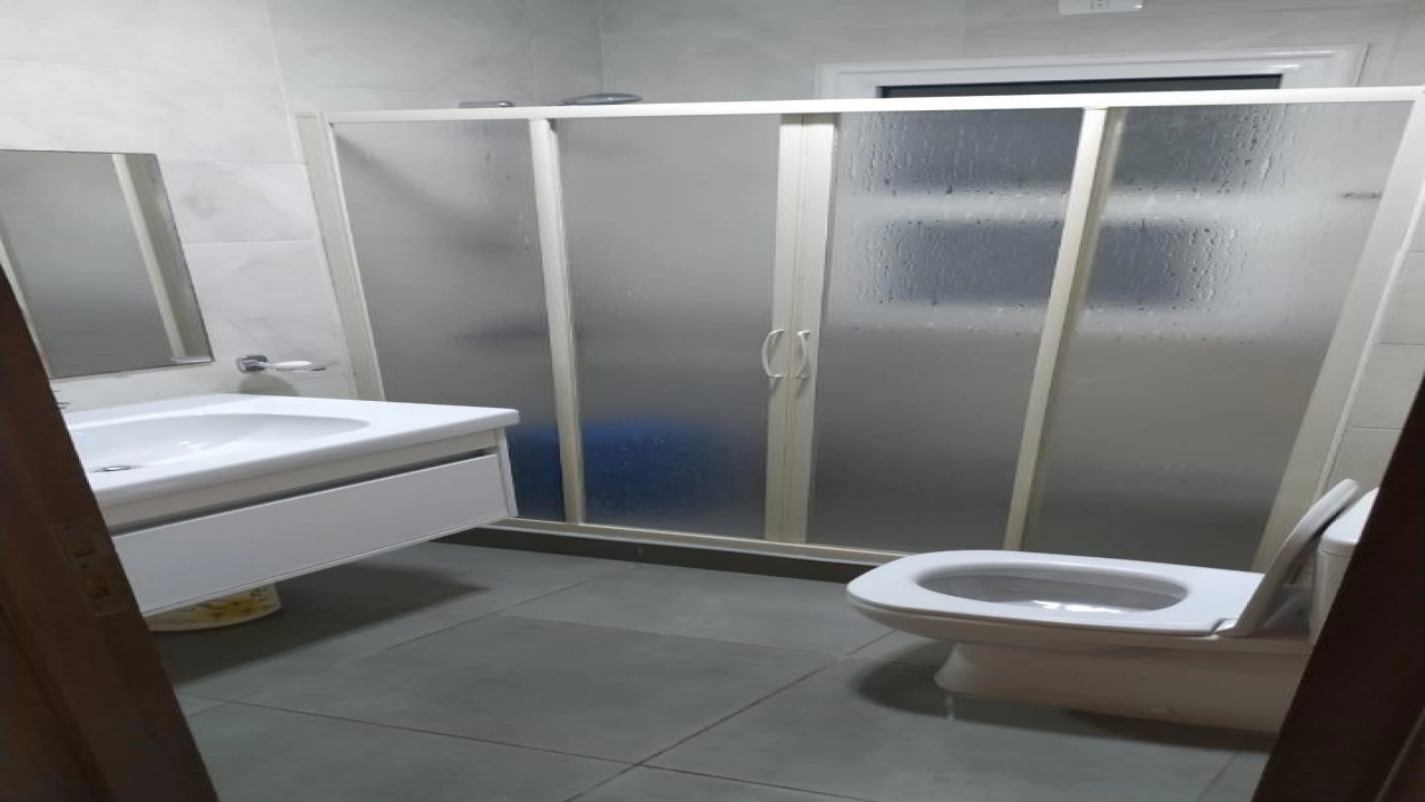 شاليه للإيجار في قرية امواج سيدي عبد الرحمن الساحل الشمالي 3 غرف نوم