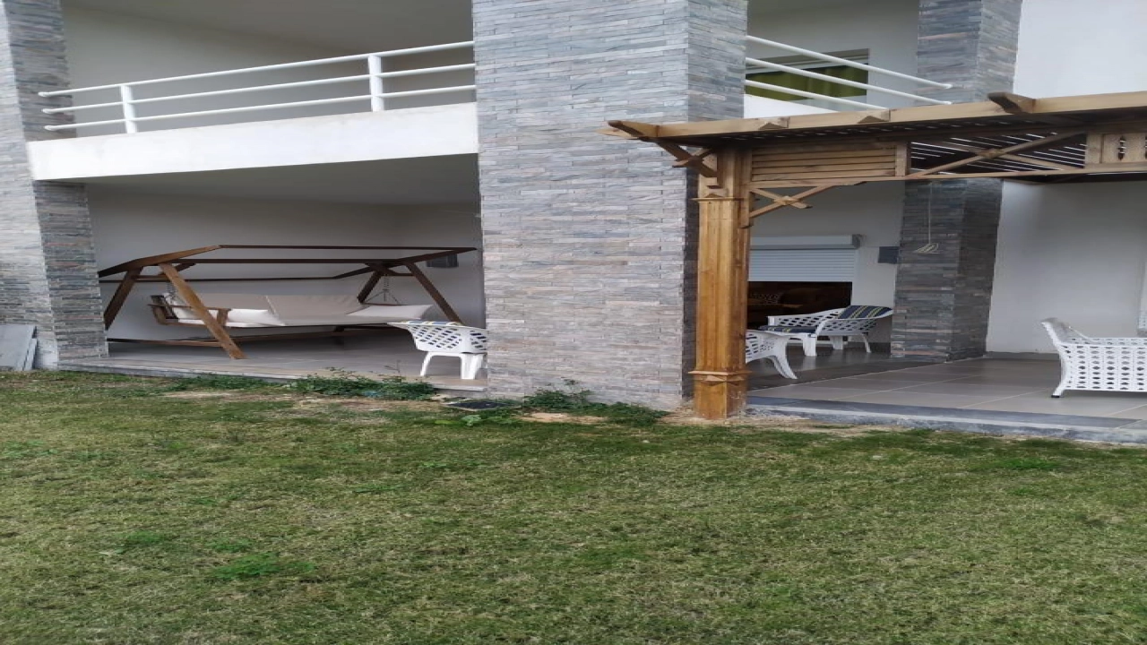 شاليه للإيجار في قرية امواج سيدي عبد الرحمن الساحل الشمالي 3 غرف نوم