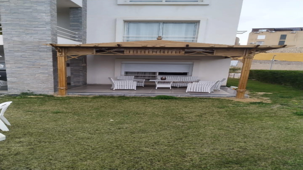 شاليه للإيجار في قرية امواج سيدي عبد الرحمن الساحل الشمالي 3 غرف نوم