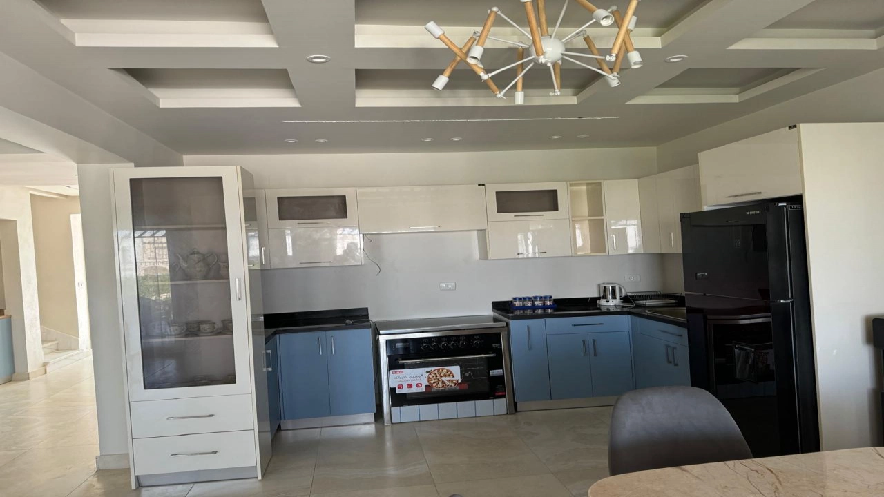 فيلا 5 غرف بالساحل الشمالي قرية