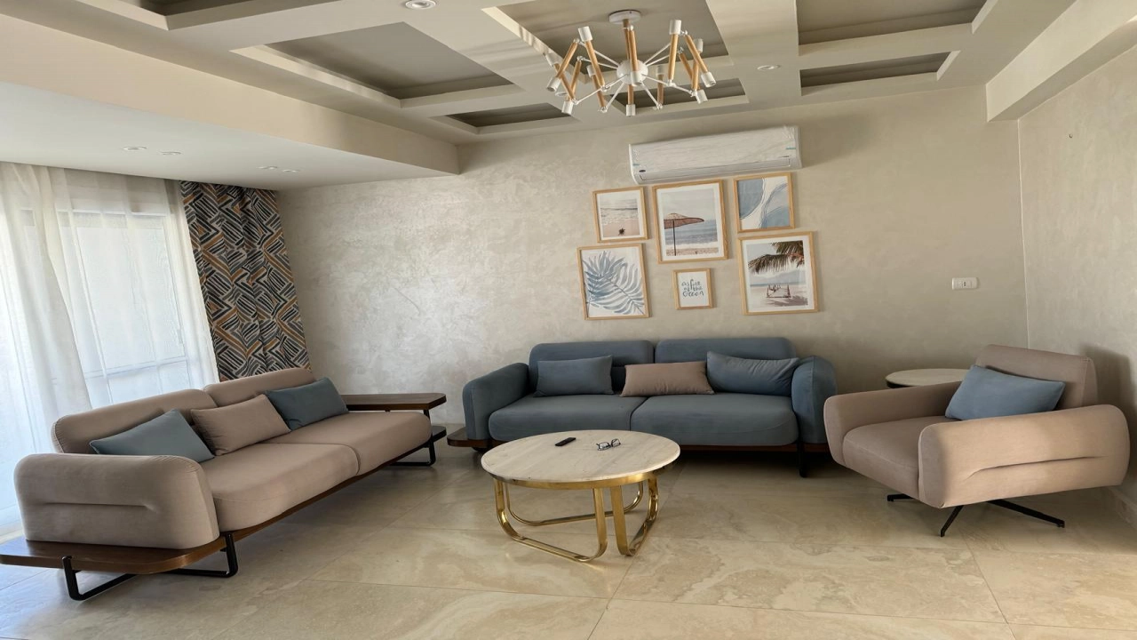 فيلا 5 غرف بالساحل الشمالي قرية