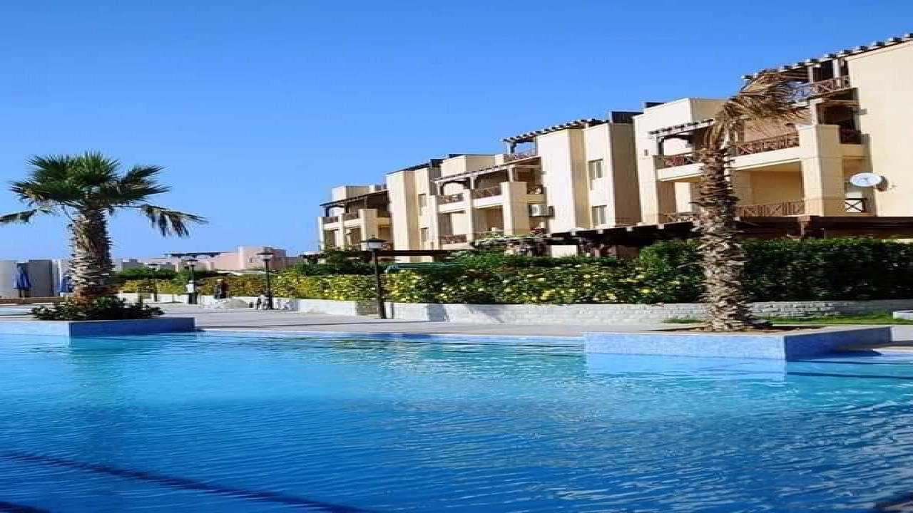 شالية للإيجار في قرية نيس الساحل الشمالي 3 غرف نوم